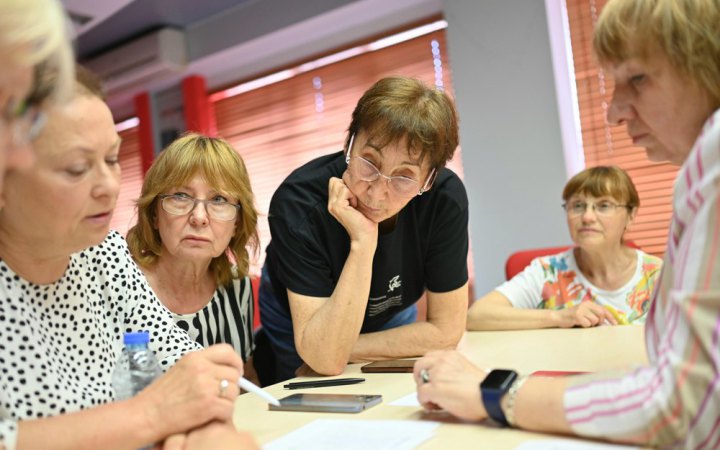 Як людям 60+ опанувати онлайн-банкінг і не піддатися шахраям