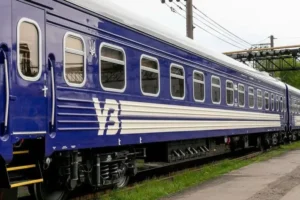 Атаки РФ переривають рух поїздів до Сум і Лозової. Міністерство відновлення знайшло рішення