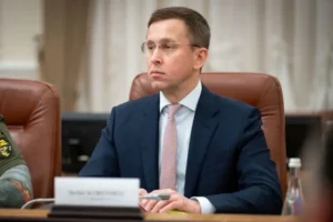 Нові правила бронювання: премʼєр пояснив, чому уряд йде на такий крок