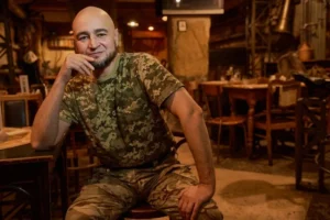 «Чому ви тримаєте Гончаренка у фракції»? Поет-військовослужбовець звернувся до Порошенка